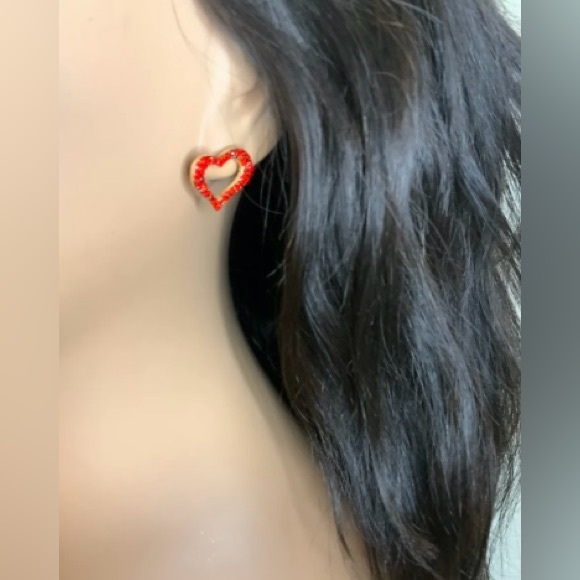 Jewelry - 🌺Glass Stone Pave Heart Earrings